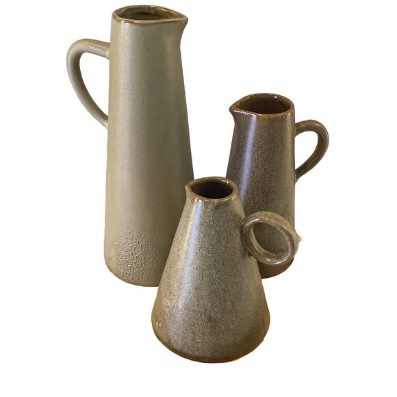 Set of 3 Stoneware PItchers & Pine Wood Tray from Creative Co-Op (DF6574) New - Picture 3 of 10